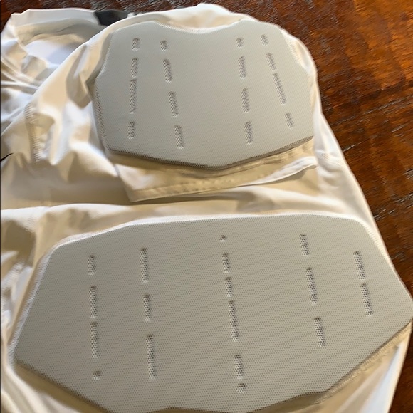 Nike Pro Compression Shirt. Size Small. BNWT - Picture 4 of 6